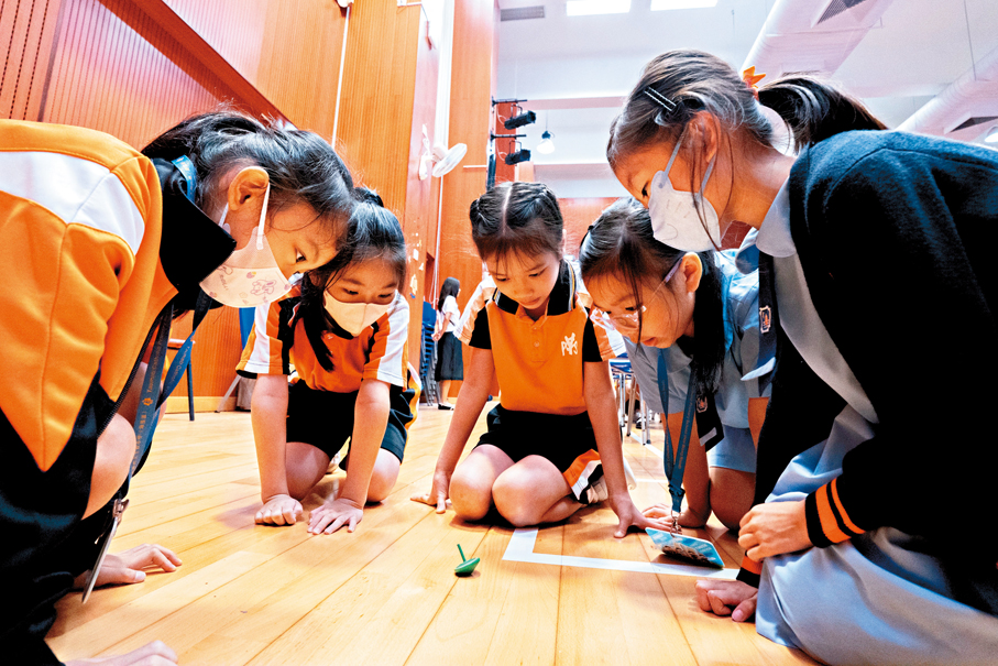 ●油麻地天主教小學（海泓道）學生觀看「天宮課堂」，並進行STEAM教學活動。 學校供圖