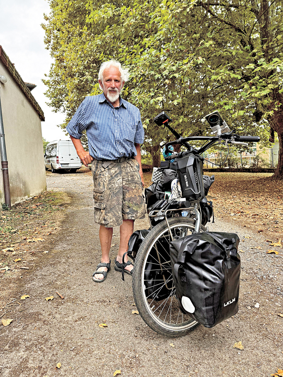 ●在法國，75歲的德國老爺爺騎單車在郭少宇身後追了幾十分鐘，只為能給郭少宇提供一些方便。