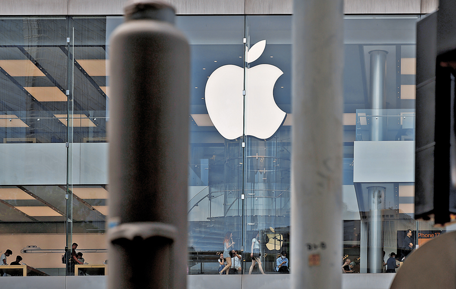 ●多名市民報稱信用卡疑遭盜用，在Apple HK官網購買新手機。Apple HK表示，所有訂單處理前均會接受審核，正識別及取消可能涉及欺詐的交易。 中通社