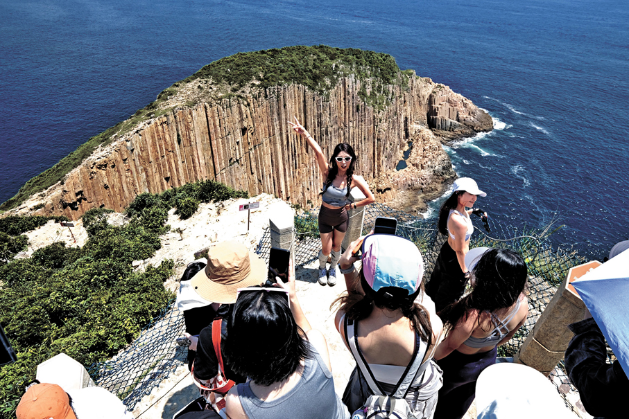 ●業界建議盡快檢討萬宜地質步道—破邊洲段預約制度，並將該人流控制模式引入東壩及大帽山等其他生態熱點。 資料圖片