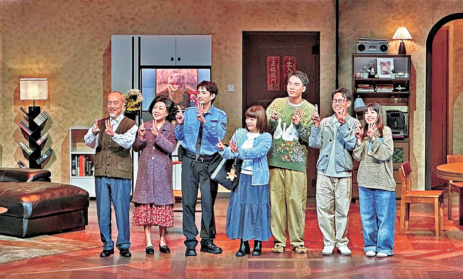 ●楊樂文（左三）希望原班人馬演出電影版。資料圖片