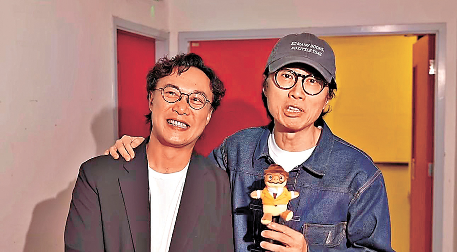 ●黃子華（右）和陳奕迅也是舞台劇《關於那隻龜回魂的故事》的星級觀眾，並給好評。資料圖片