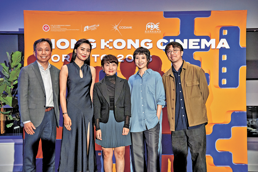 ●陳法拉（左二）、楊兩全（右一）、鍾雪瑩（右二）等出席「香港之夜」。大會供圖
