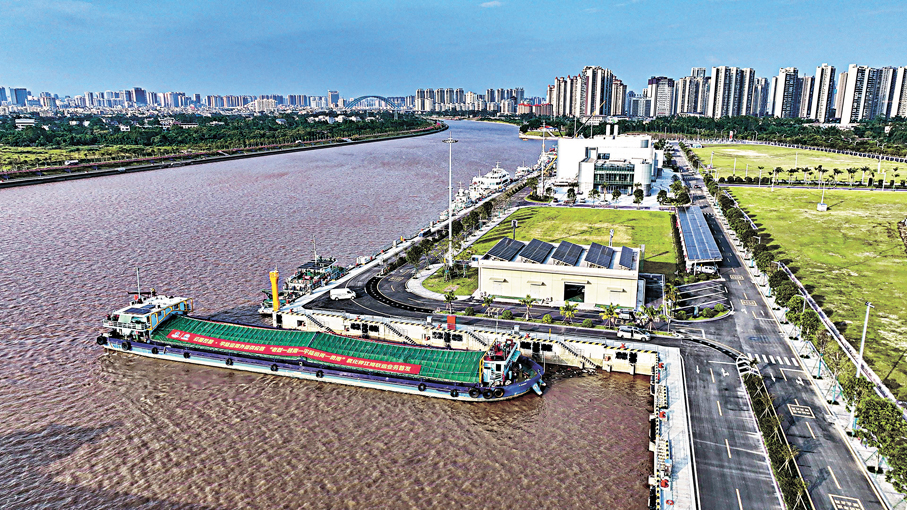 ●3,012.66噸氯化鉀經平陸運河江海聯運直達貴港，首發成功。香港文匯報廣西傳真