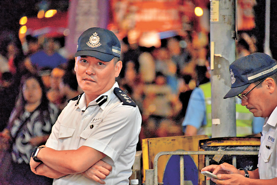●簡啟恩曾擔任灣仔警區指揮官，深耕前線讓他體會到貫徹「有法必依，違法必究」才能彰顯法紀的震懾力。 警方圖片