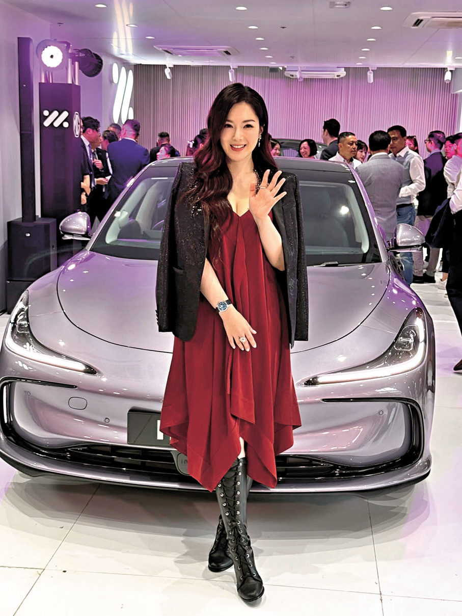 ●苟芸慧向來是愛車之人。    香港文匯報記者李慶全 攝