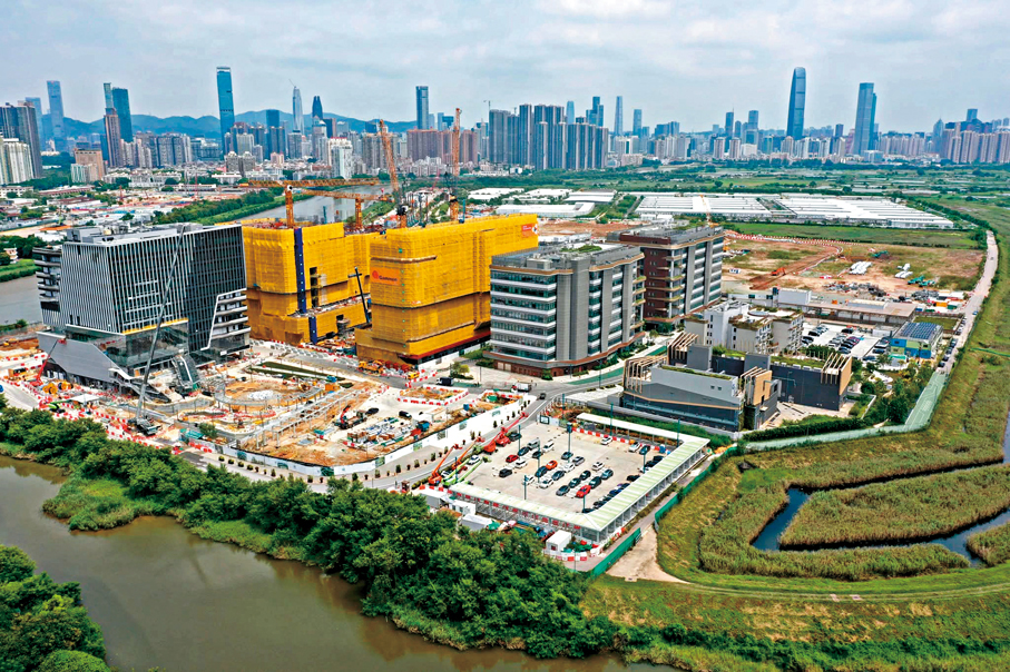 ●河套香港園區的5號及6號、2號及3號大樓先後平頂，展示高效的建設速度。港深創科園圖片