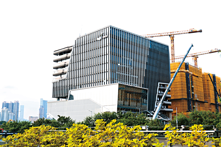 ●港深創新及科技園早前亦已展開兩輪土地招標。當中兩組用地已截標，收到6份標書。   香港文匯報記者黃艾力  攝