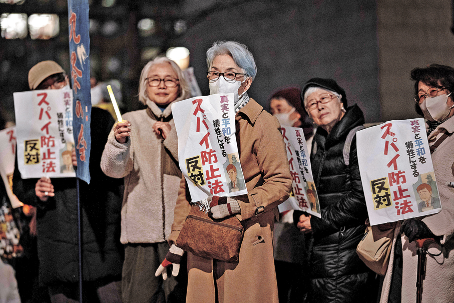 ●日本政府計劃年底前修訂「安保三文件」，料引發反戰民眾更強烈抗議。 資料圖片