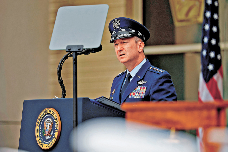 ●美軍參謀長聯席會議主席凱恩稱美軍需準備好在月球周邊空間作戰。 法新社