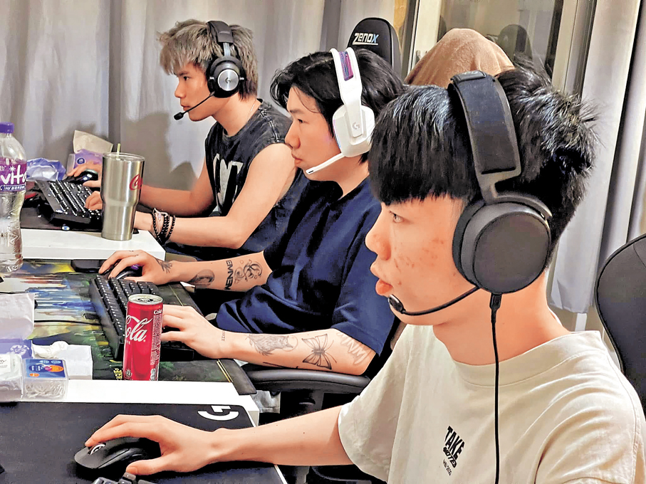 ●電競着重技術之餘，也講求溝通。FAK戰隊Fb圖片