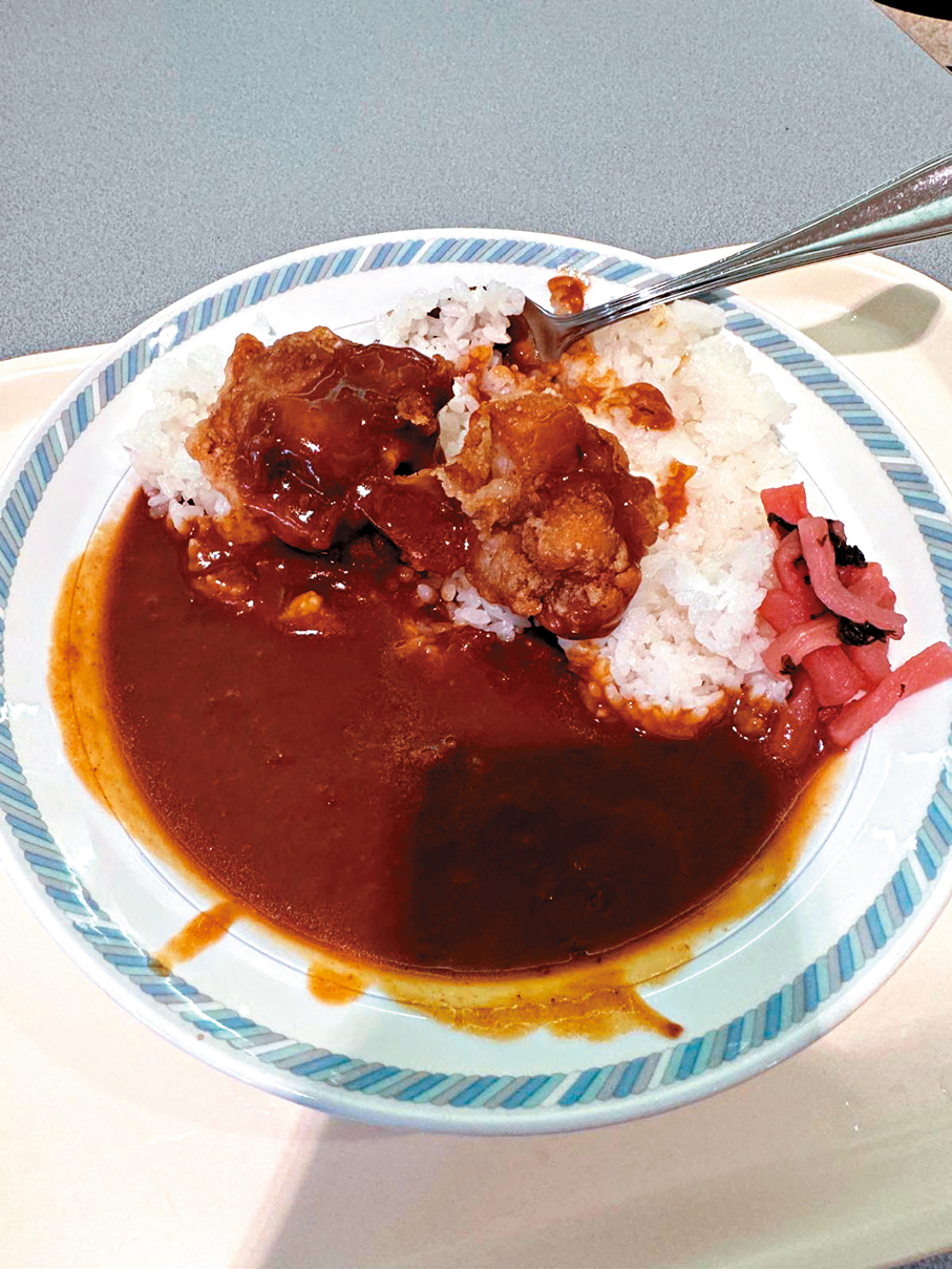 ●咖哩炸雞飯價格不太划算。  香港文匯報記者葉詩敏 攝