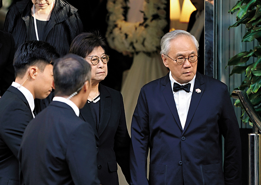 ●香港特區前行政長官曾蔭權到場致哀。 中新社