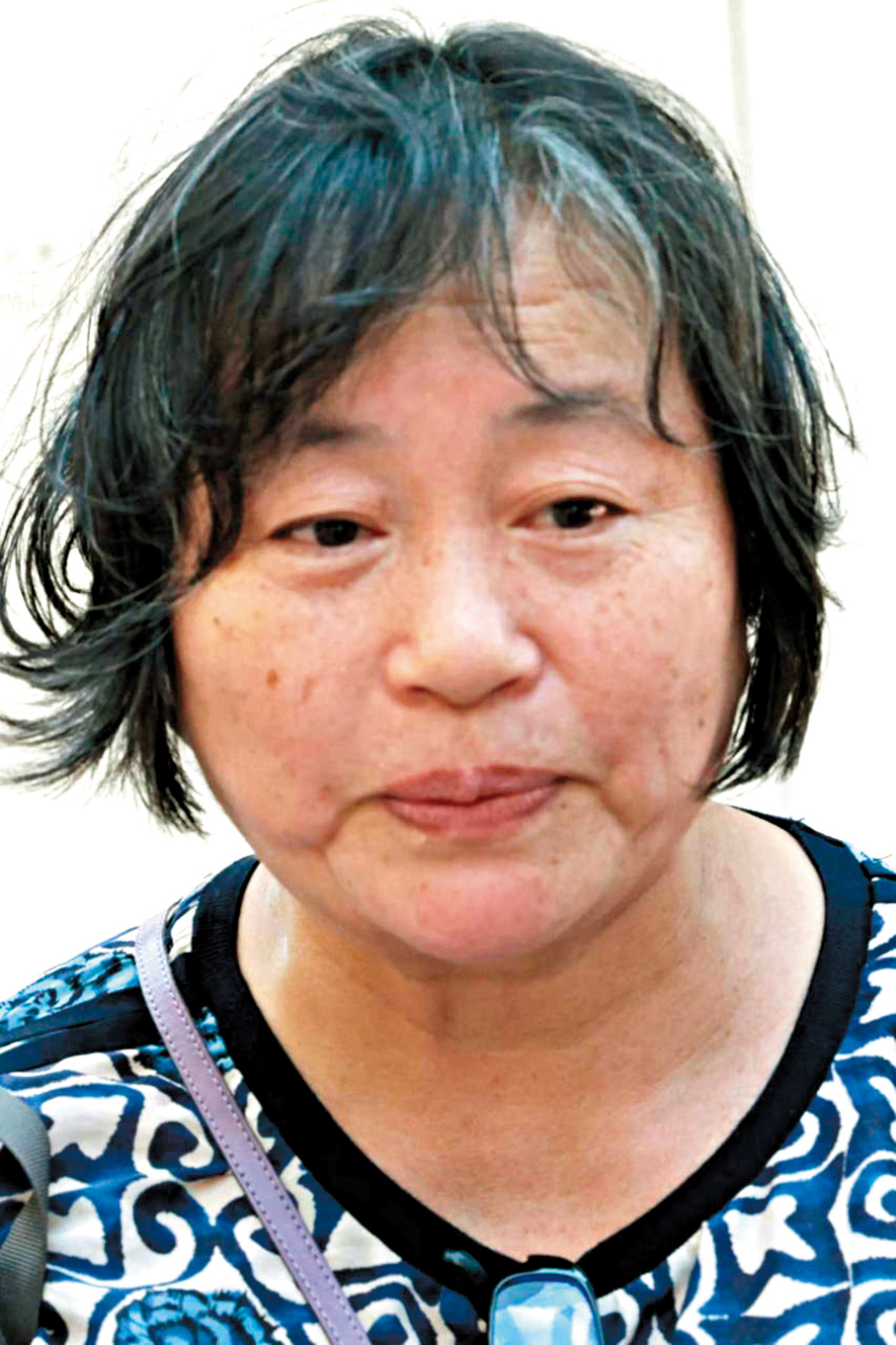 ●鍾小姐感謝董建華為香港住屋作出的長遠貢獻，亦讚揚董先生任內正式引入副學士制度，為年輕人提供更多升學選擇及平台。