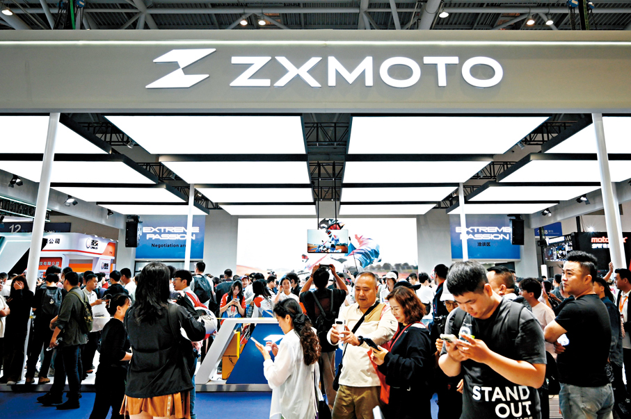 ●9月19日，張雪機車亮相第二十四屆中國國際摩博會，並發布新款。 中通社