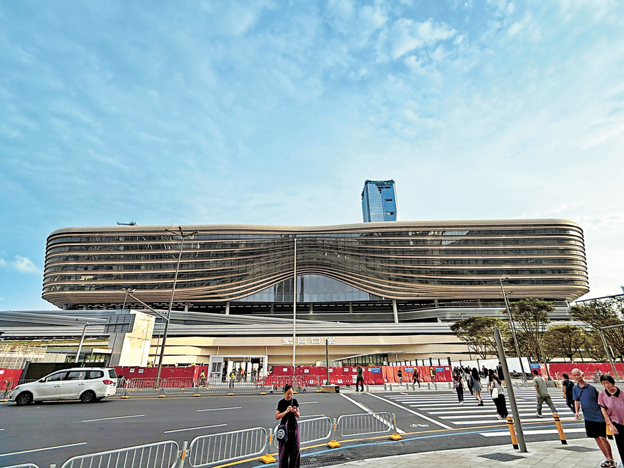 ●圖為新皇崗口岸外貌。資料圖片