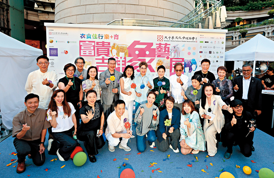 ●「富貴吉祥象藝展」開幕，多位名人現身支持。 香港文匯報記者曾興偉  攝