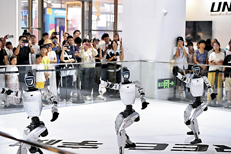 ●9月19日，在廣西南寧舉辦的中國—東盟博覽會上，機器人在表演舞蹈。新華社