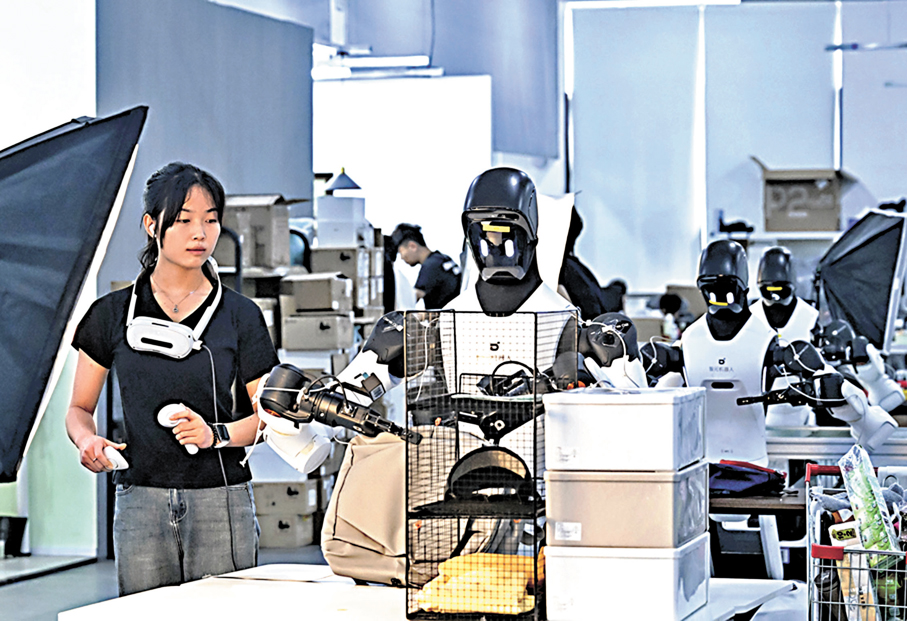 ●圖為上海一家具身智能科技公司的人類「機器人訓練師」在教機器人做家務。 資料圖片