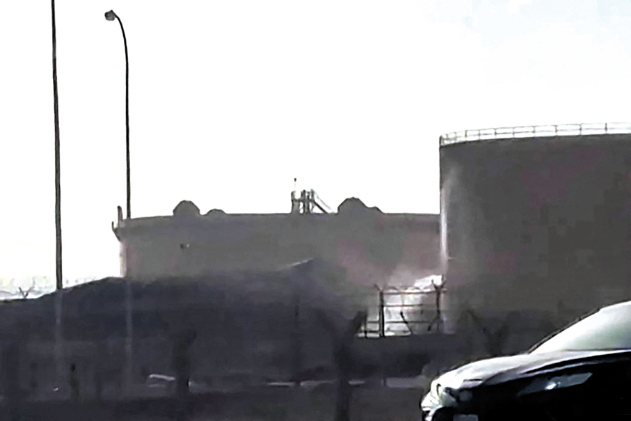 ●沙特阿美石油設施遇襲冒煙。法新社