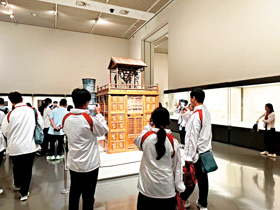 ●學生參觀國家博物館。 中通社