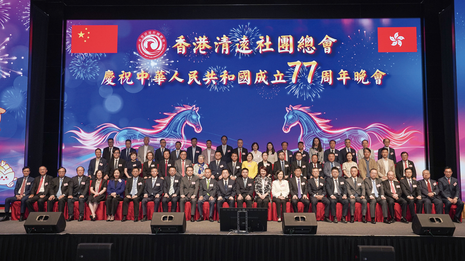 ▲一眾主禮嘉賓於台上合照。