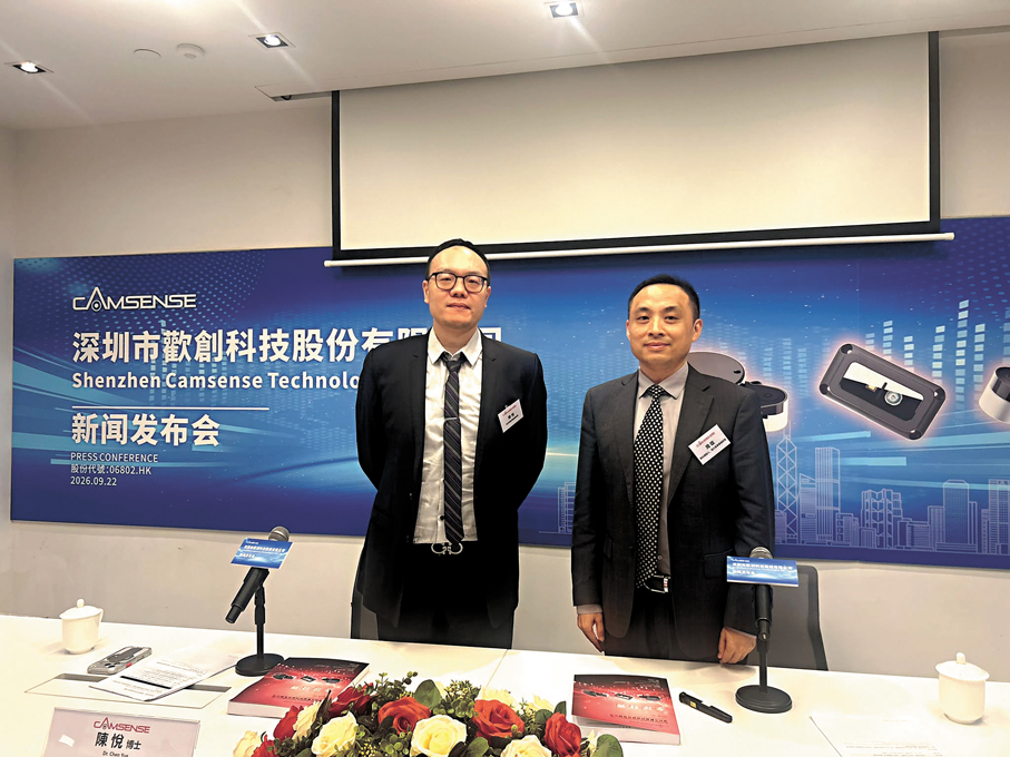 ●歡創科技聯合創始人周琨（右）。 香港文匯報記者莊程敏  攝