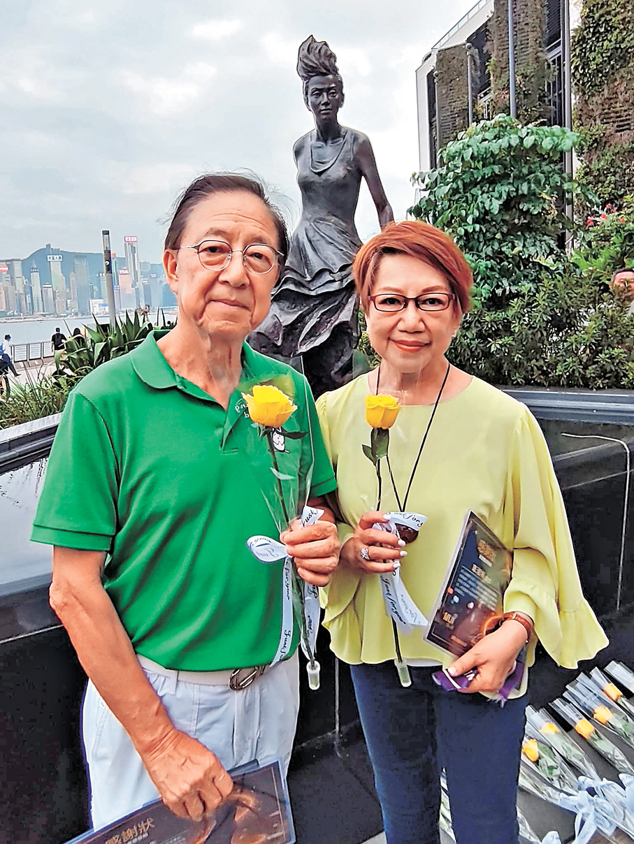 ●張文新與車淑梅出席銅像重啟儀式。 香港文匯報記者梁靜儀 攝
