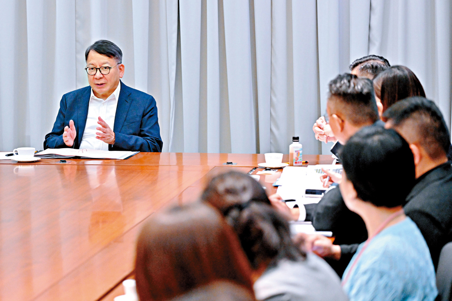 ●政務司司長陳國基主持節慶安排跨部門工作小組會議。 政府新聞處