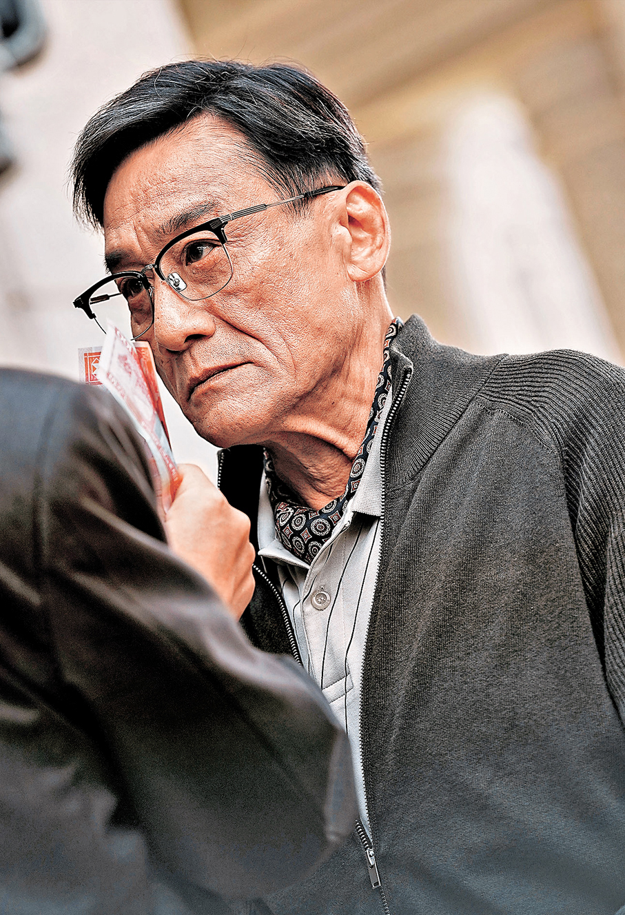 ●梁家輝飾演富商陳輝延。