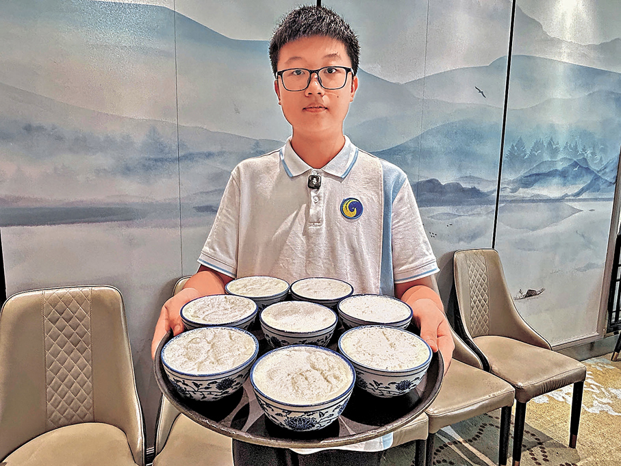●鄒宇濤同學推薦順德雙皮奶。 香港文匯報記者敖敏輝  攝
