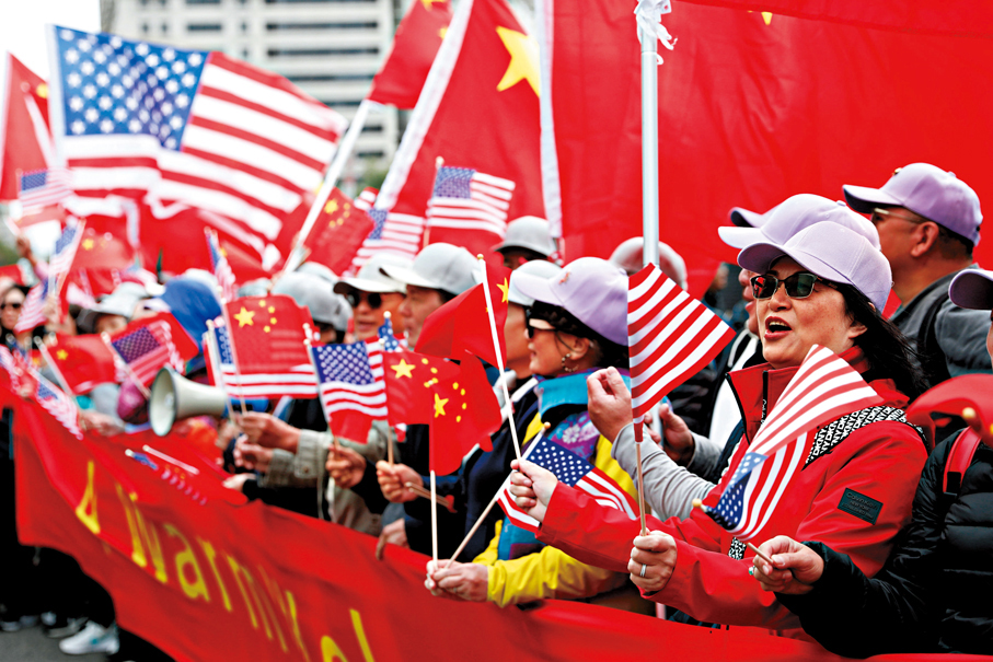 ●當地時間9月24日，美國總統特朗普在白宮舉行隆重儀式，歡迎中國國家主席習近平對美國進行國事訪問。美國華僑華人在華盛頓市區熱烈歡迎習近平主席到訪。 中新社