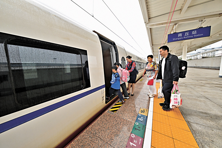 ●通車後「打工族」北上南下更便捷。中新社