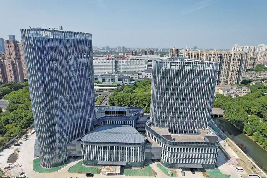 ●正在建設的（蘇州）香港九龍集團總部大樓，主要功能為高端醫療、科研教學、臨床試驗、生物醫藥產業孵化，計劃於2026年底投入使用。