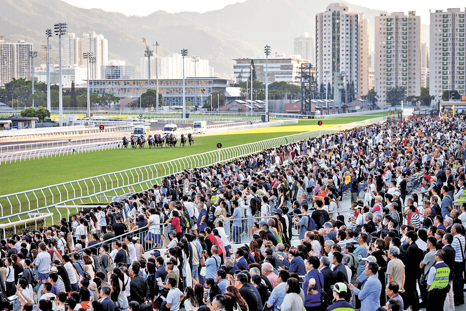 ●沙田馬場舉行「國慶賽馬日」。