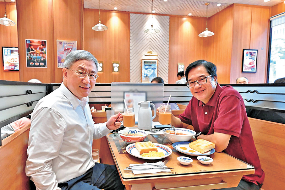●卓永興與黃偉綸以全單七折的優惠價享用港式早餐。 卓永興Fb圖片
