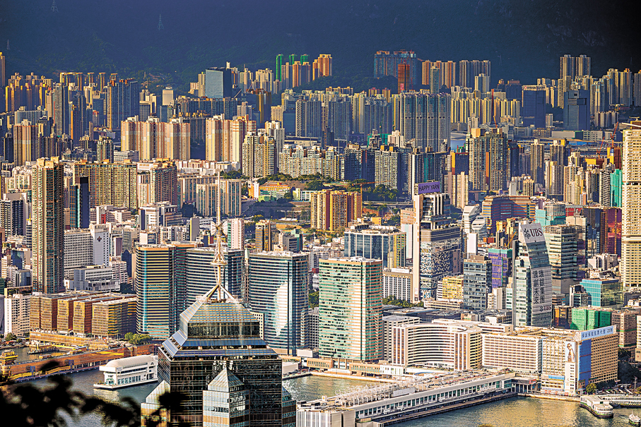●地產代理業界普遍認為，香港第一個五年規劃及新一份施政報告對香港樓市帶來長遠且結構性的利好支持。 資料圖片