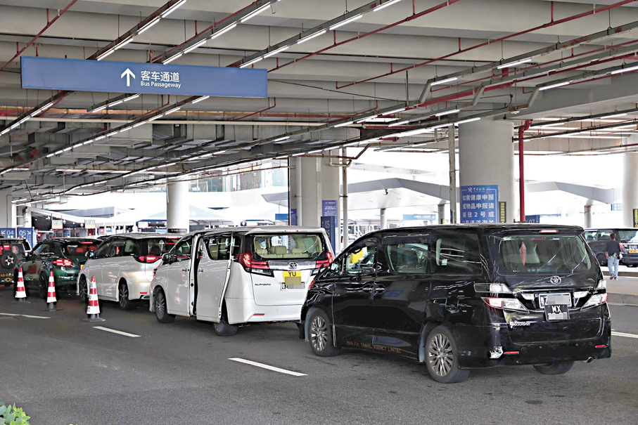 ●國慶期間港珠澳大橋日均車流量甚高。 香港文匯報廣東傳真