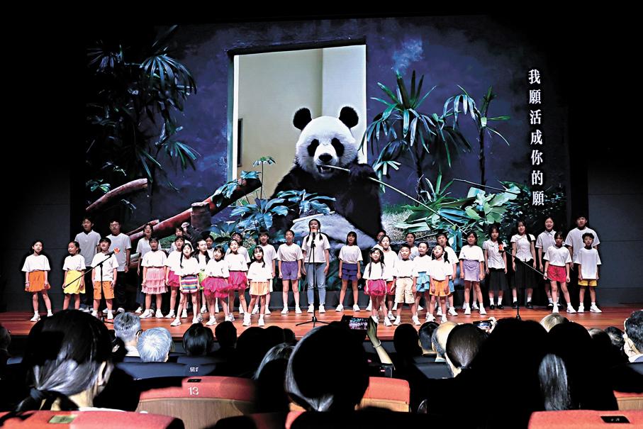 ●啟基學校近30位小學生參與獻唱《如願》。香港文匯報記者萬霜靈  攝
