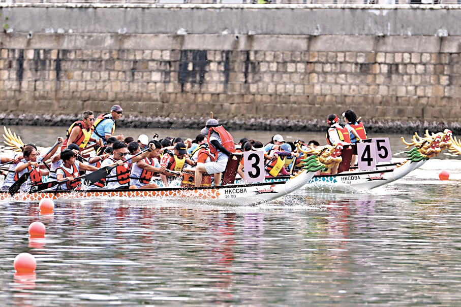 ●「青體聯2026國慶盃龍舟錦標賽」昨日於沙田城門河彭福公園龍舟賽場舉行。