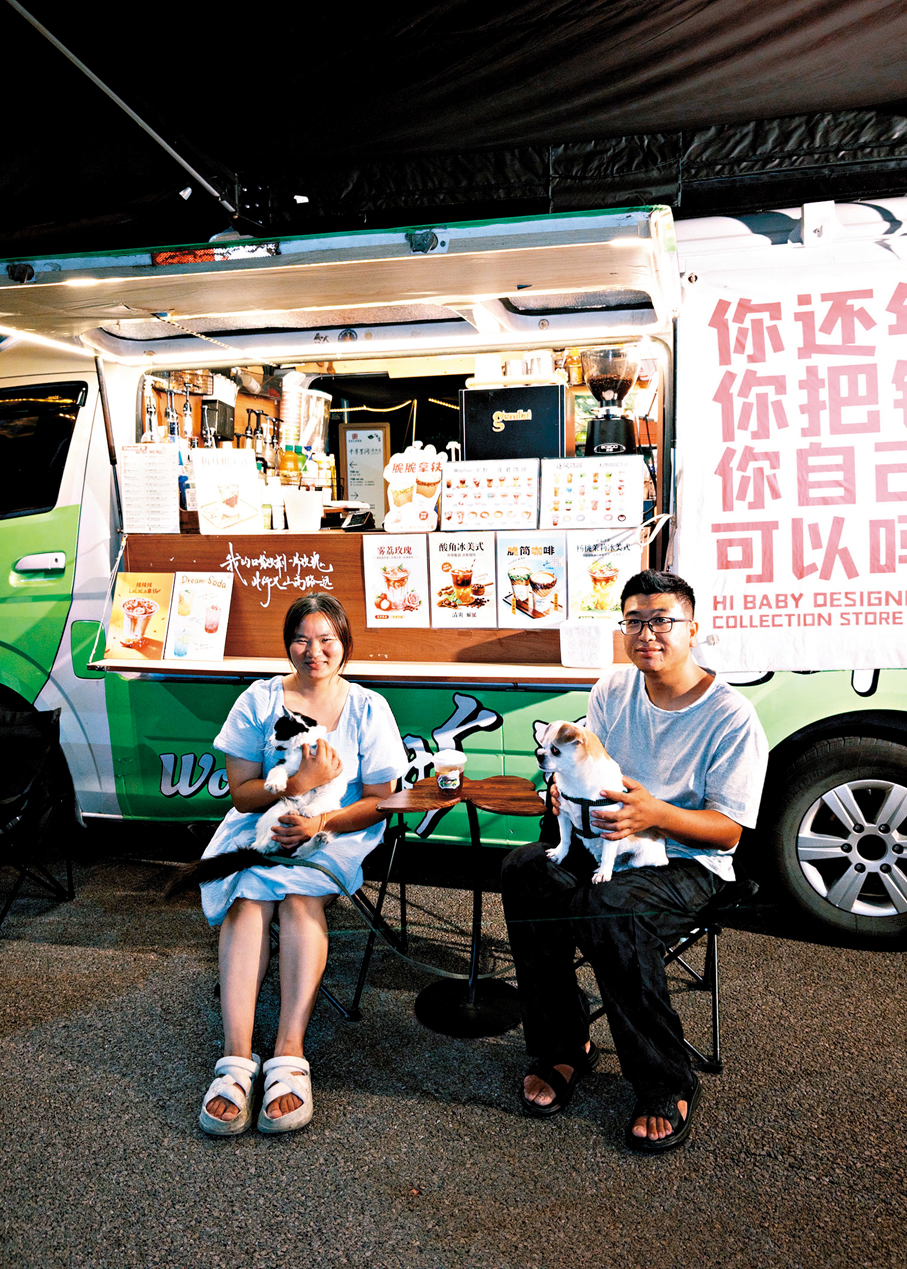 ●段永剛和劉圓開着他們的咖啡車第二次來到昆明。