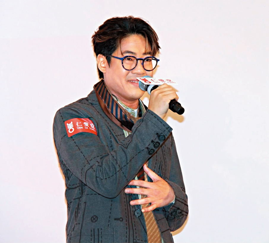 ●羅啟豪獻唱答謝粉絲。 香港文匯報記者吳文釗 攝