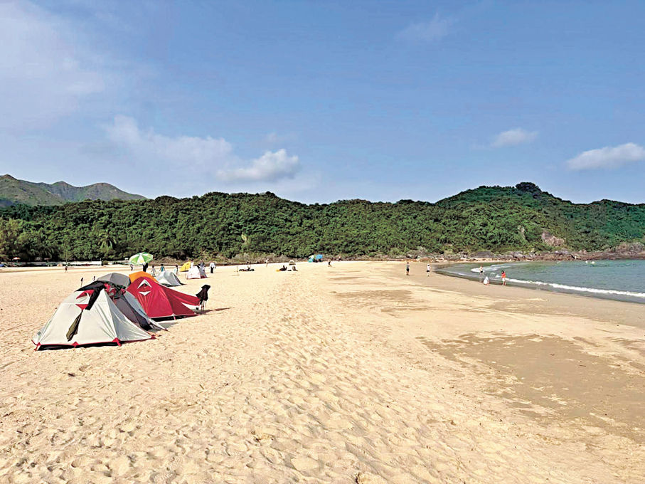 ●鹹田灣營地昨日下午狀況良好，沒有混亂情況。 漁護署Fb圖片