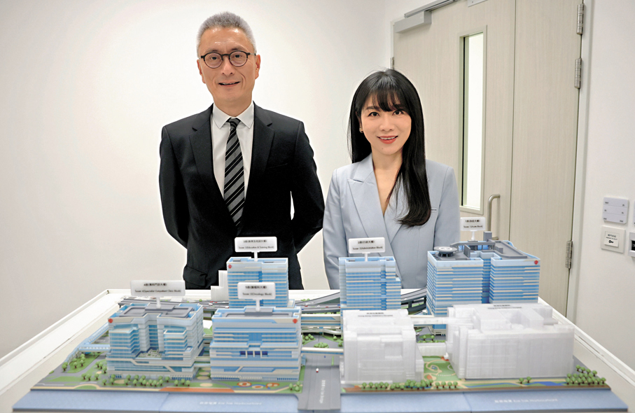 ●左起：張復熾、周寶鈴。 香港文匯報記者郭木又  攝