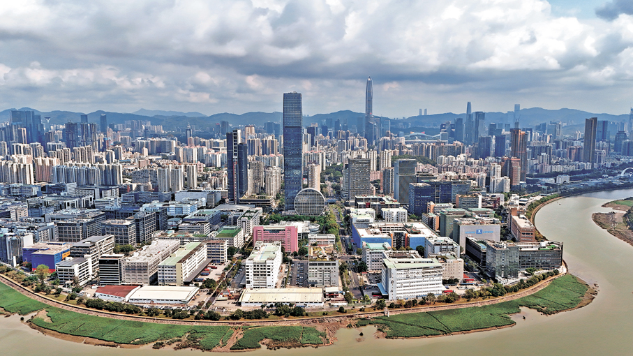 ●張國鈞透露，已有大灣區內地城市的官員找律政司開會，反映內地城市也期待與香港更緊密合作。圖為深圳河套區。資料圖片