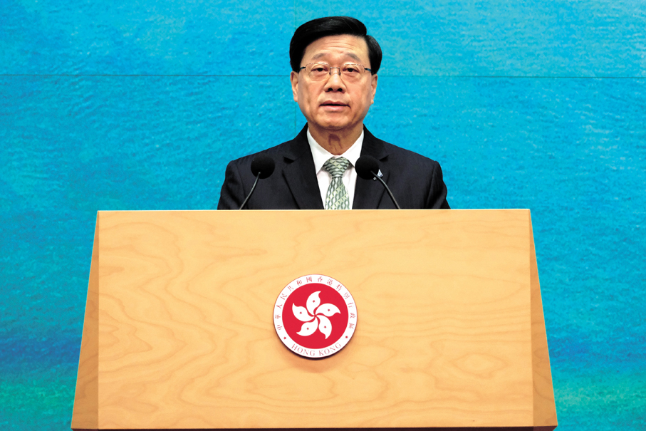 ●香港特區行政長官李家超昨日在行政會議前見記者。香港文匯報記者涂穴  攝