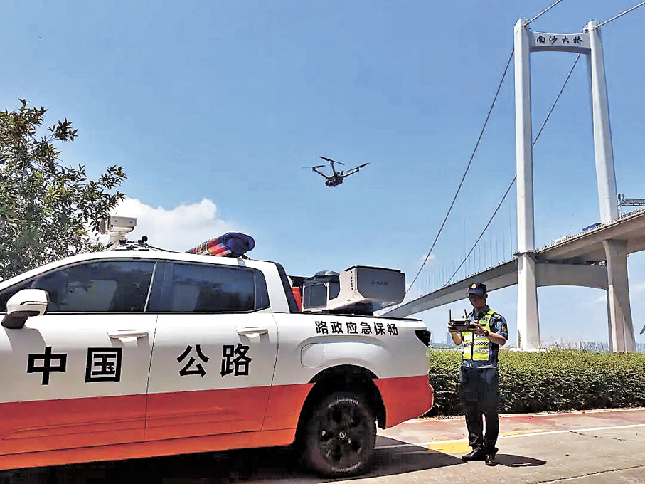 ●廣東使用無人機巡檢交通。