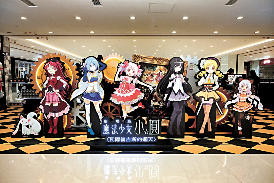 ●LCX正門1:1角色等身立牌列陣