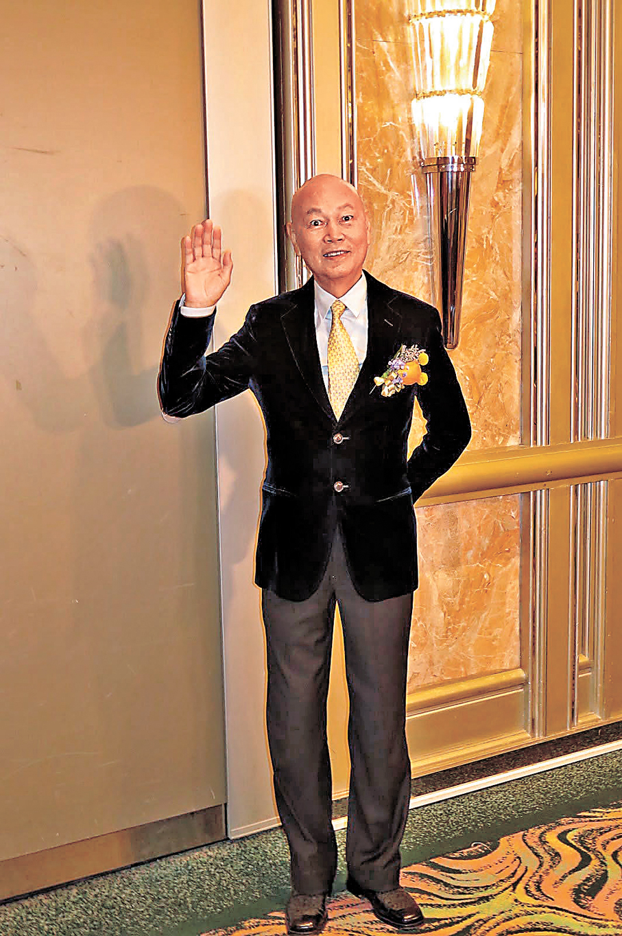 ●羅家英笑言出門工作已掛住汪明荃。 香港文匯報記者李慶全 攝