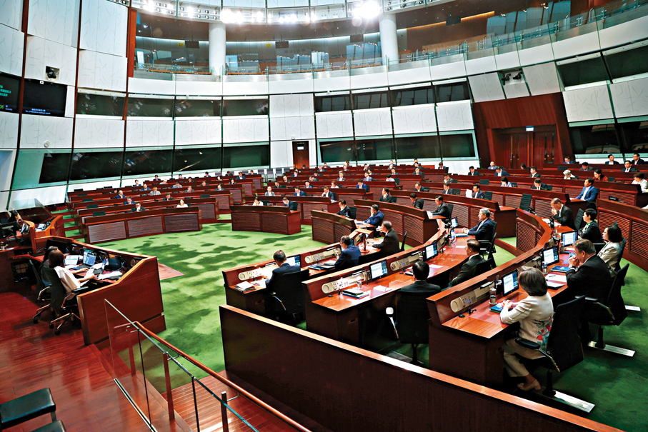 ●立法會昨日起合併辯論香港第一個五年規劃和新一份施政報告的議案。 香港文匯報記者萬霜靈  攝